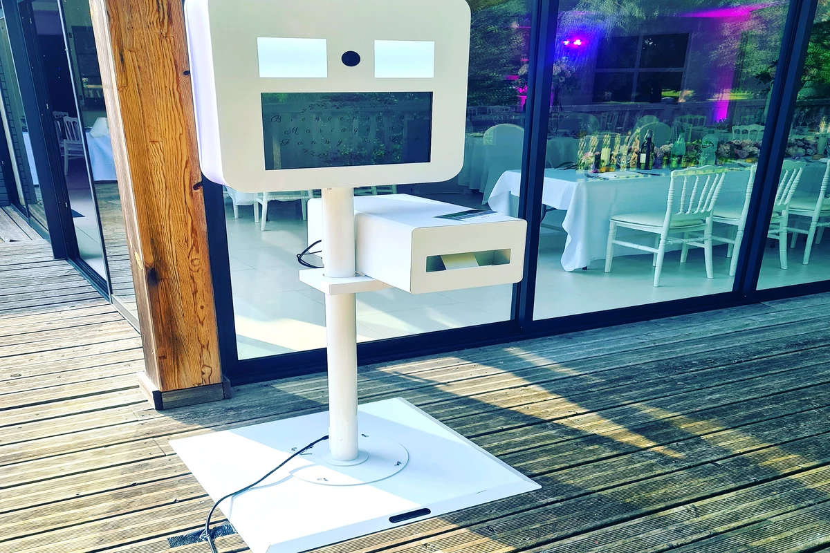 Photobooth installé lors d'un mariage en terrasse Île-de-France